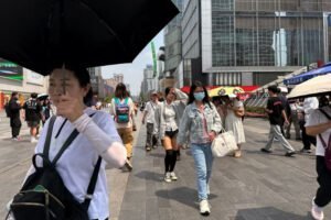 China’s Bank Lending Plummets in July Amid Weak Demand and Seasonal Factors