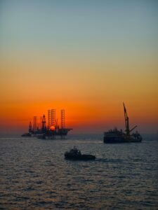 IEA Sees Oil Supply Surge by 2027, Warns US-Iran Tensions Threaten Outlook