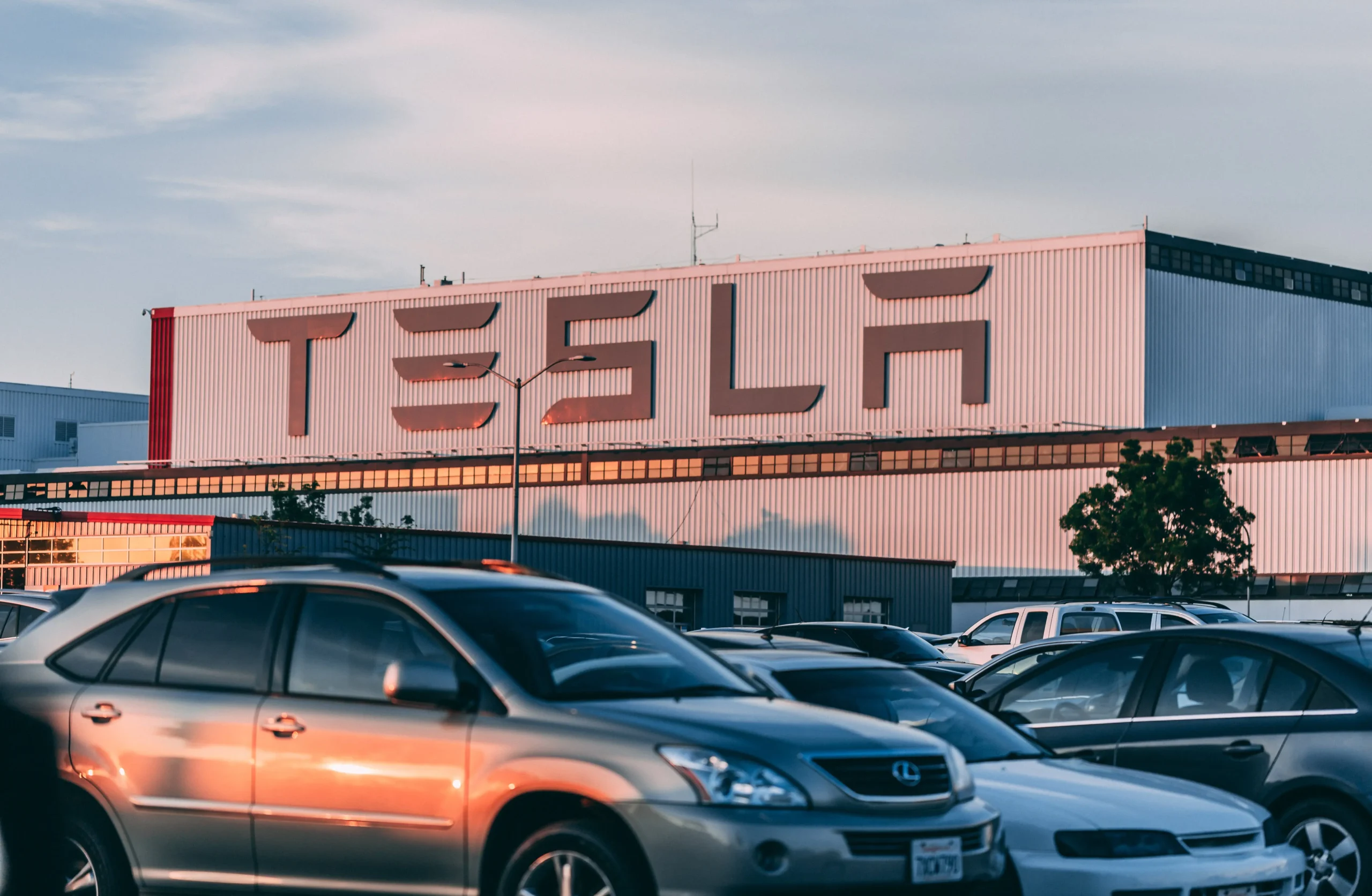 Tesla's Rapid Move into India: A Potential Electric Revolution or a Challenge for Local Manufacturers? Tesla's Rapid Move into India: A Potential Electric Revolution or a Challenge for Local Manufacturers?